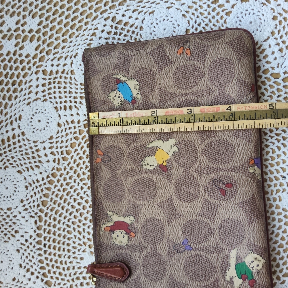 Coach Beige Signature Coated Canvas Cat Mittens Zip Long Wristlet Pouch - Picture 8 of 8